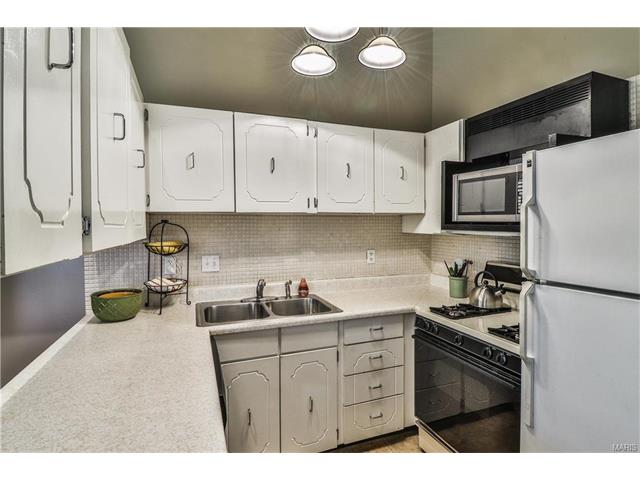 907 Parma Dr, Ballwin, MO 63021 photo 13