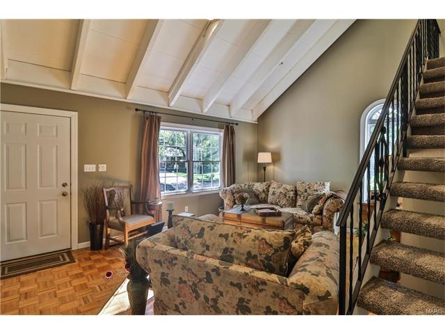 907 Parma Dr, Ballwin, MO 63021 photo 8