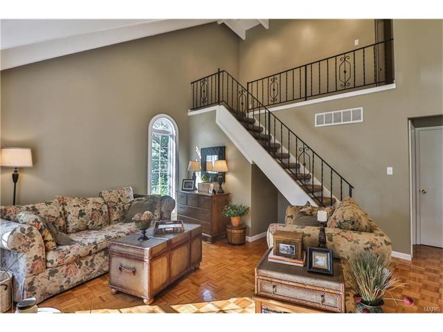 907 Parma Dr, Ballwin, MO 63021 photo 5