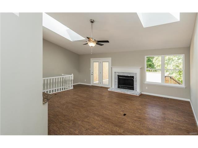 16161 Castlerea Blvd, Ellisville, MO 63021 photo 3