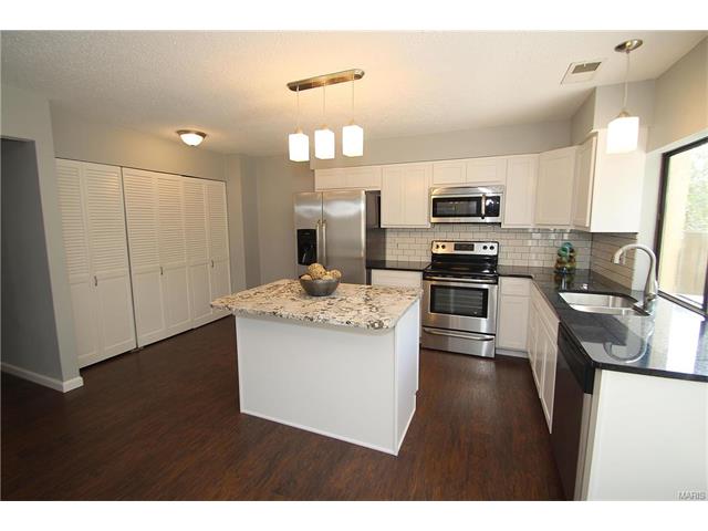 1375 Hampton Rd, Saint Charles, MO 63303 photo 8
