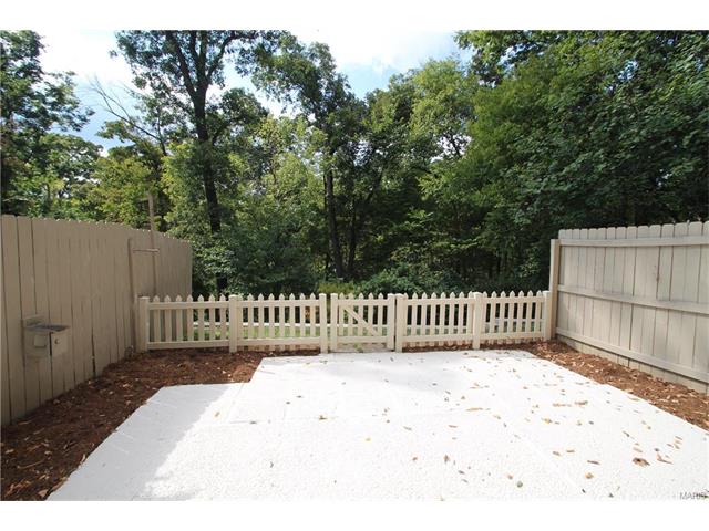 1375 Hampton Rd, Saint Charles, MO 63303 photo 9