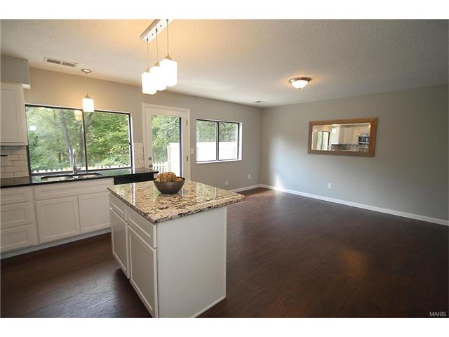 1375 Hampton Rd, Saint Charles, MO 63303 photo 7