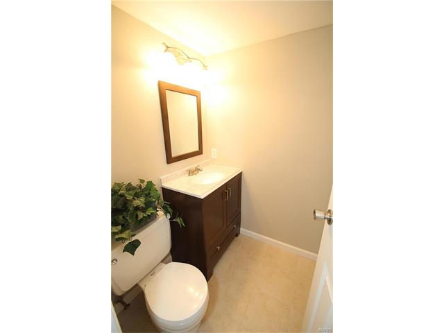 1375 Hampton Rd, Saint Charles, MO 63303 photo 4