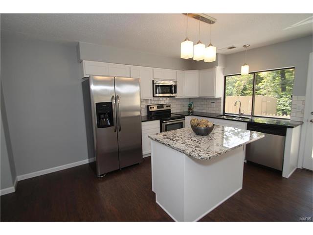 1375 Hampton Rd, Saint Charles, MO 63303 photo 6