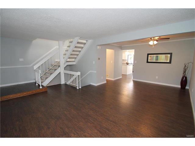 1375 Hampton Rd, Saint Charles, MO 63303 photo 2