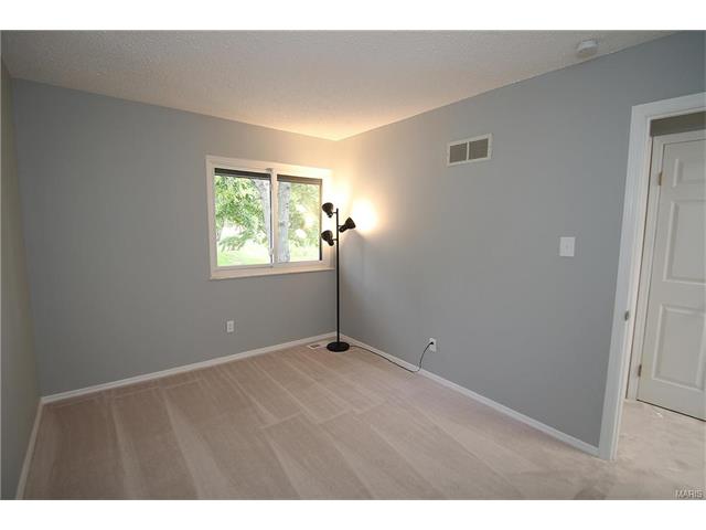 1375 Hampton Rd, Saint Charles, MO 63303 photo 17