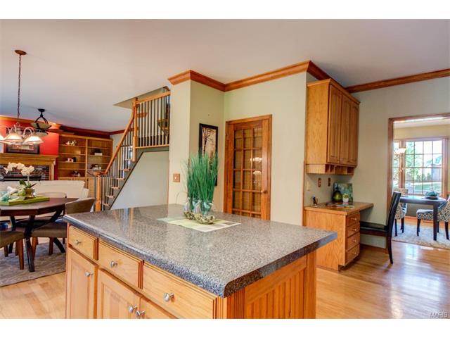573 Malinmor, Weldon Spring, MO 63304 photo 13