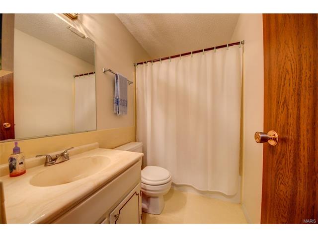 13336 Hiddendale Ln, Ballwin, MO 63021 photo 17