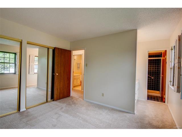 13336 Hiddendale Ln, Ballwin, MO 63021 photo 13