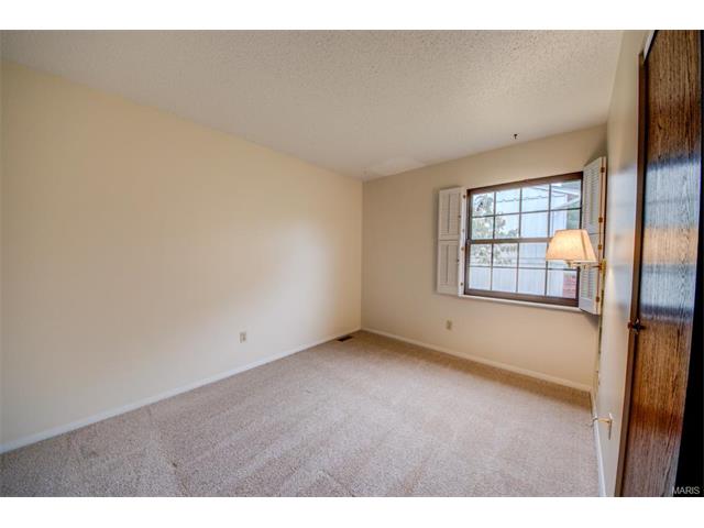 13336 Hiddendale Ln, Ballwin, MO 63021 photo 16