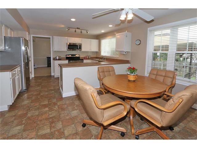 1726 Derrynane Dr, Ballwin, MO 63021 photo 11
