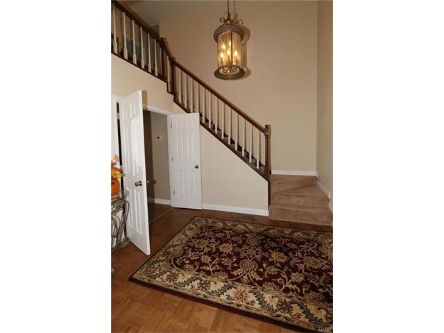 1726 Derrynane Dr, Ballwin, MO 63021 photo 2