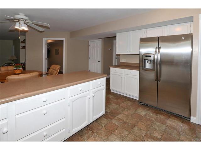 1726 Derrynane Dr, Ballwin, MO 63021 photo 10