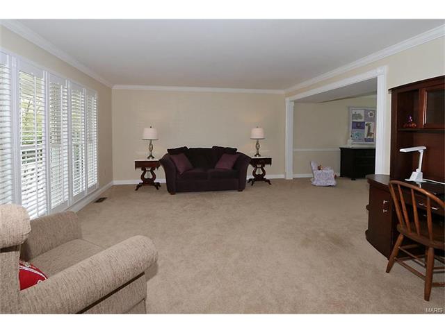 1726 Derrynane Dr, Ballwin, MO 63021 photo 4