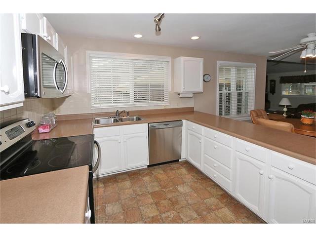 1726 Derrynane Dr, Ballwin, MO 63021 photo 8