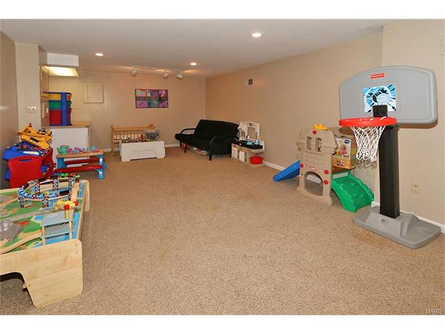1726 Derrynane Dr, Ballwin, MO 63021 photo 25