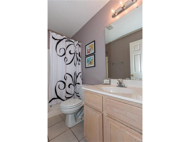 1277 Old Stone Dr, O'fallon, MO 63368 photo 8