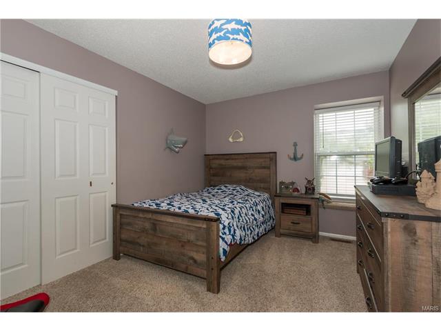 1277 Old Stone Dr, O'fallon, MO 63368 photo 9