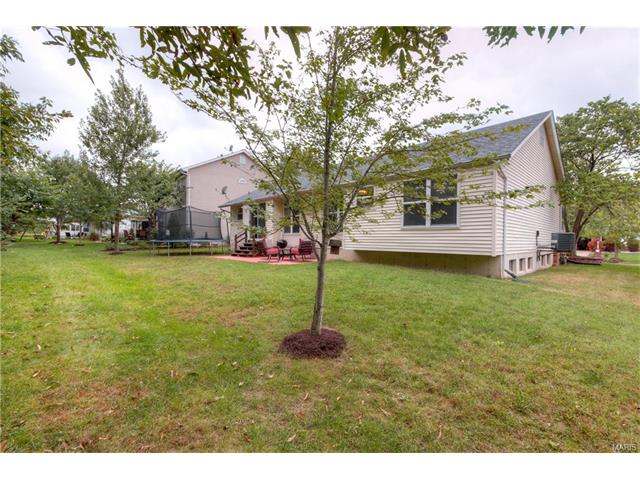 1277 Old Stone Dr, O'fallon, MO 63368 photo 4