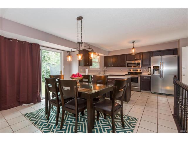 1277 Old Stone Dr, O'fallon, MO 63368 photo 3
