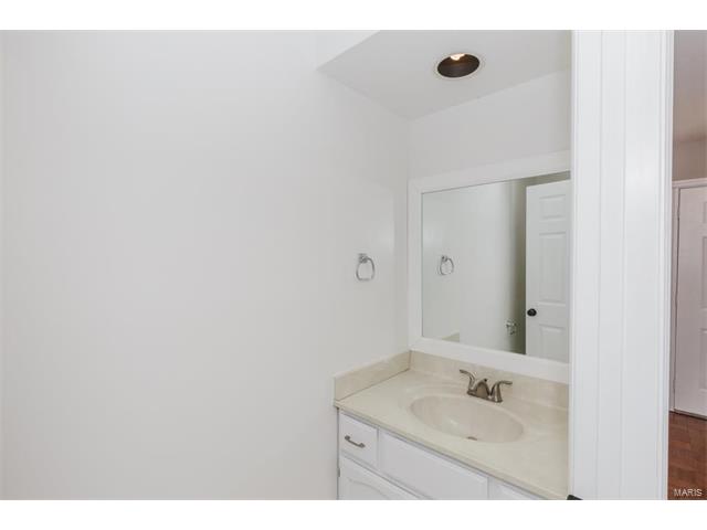 810 Rauscher Dr, Ballwin, MO 63011 photo 17