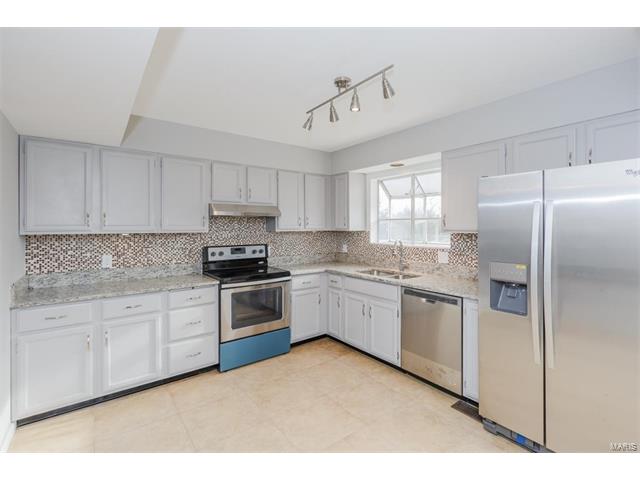 810 Rauscher Dr, Ballwin, MO 63011 photo 13