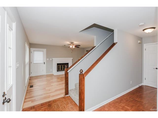 810 Rauscher Dr, Ballwin, MO 63011 photo 4