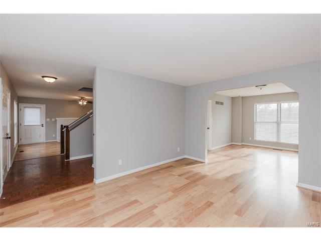 810 Rauscher Dr, Ballwin, MO 63011 photo 5