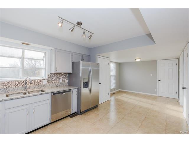 810 Rauscher Dr, Ballwin, MO 63011 photo 14