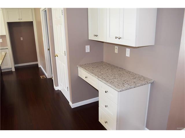1331 Arbor Bluff Cir, Ballwin, MO 63021 photo 17