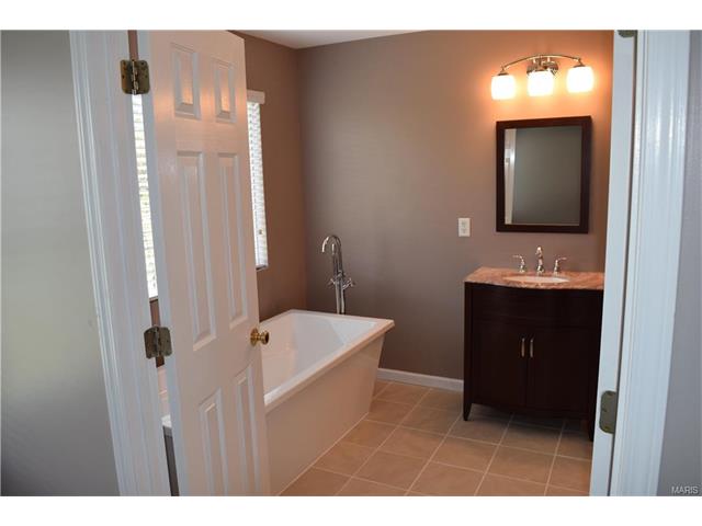 1331 Arbor Bluff Cir, Ballwin, MO 63021 photo 24