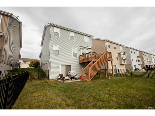 318 Wild Oak Dr, O'fallon, MO 63368 photo 2