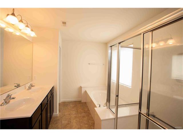 318 Wild Oak Dr, O'fallon, MO 63368 photo 10