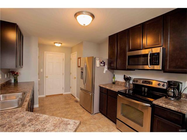 318 Wild Oak Dr, O'fallon, MO 63368 photo 4