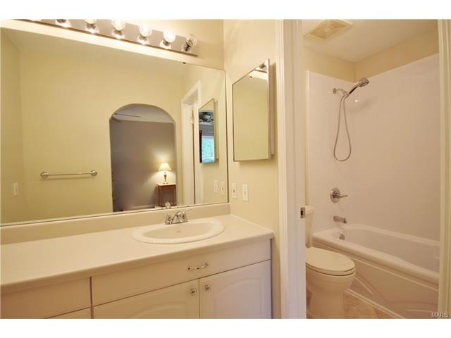 406 Dennison Estates Dr, Ballwin, MO 63021 photo 15