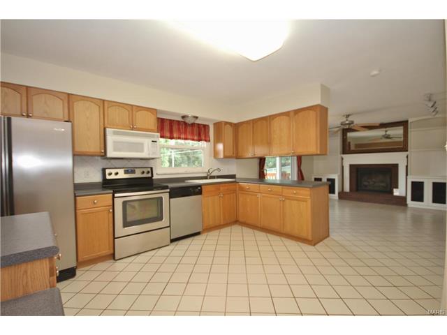 406 Dennison Estates Dr, Ballwin, MO 63021 photo 4