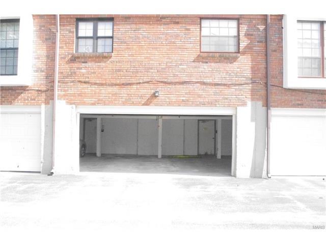 927 Claytonbrook Dr #4, Ballwin, MO 63011 photo 18