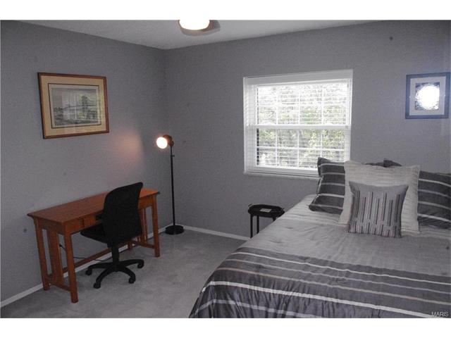 927 Claytonbrook Dr #4, Ballwin, MO 63011 photo 12