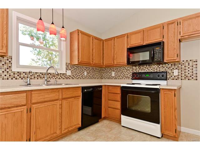 471 Chatham Dr, O'fallon, MO 63366 photo 2