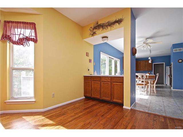 17488 Princeton Ridge Ct, Eureka, MO 63025 photo 8