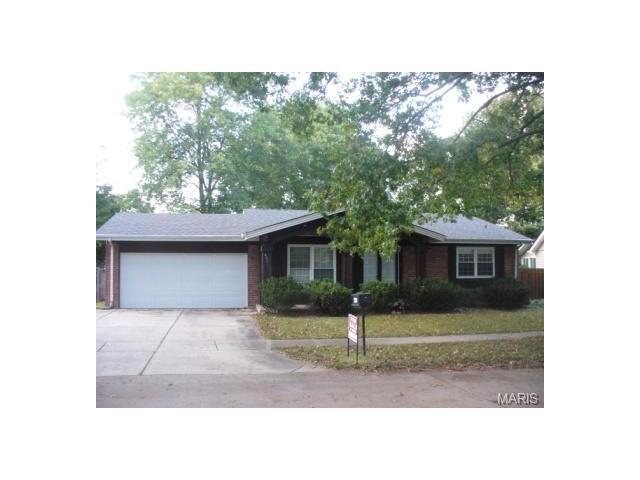 695 Woodrun Ct, Ballwin, MO 63021 photo 1