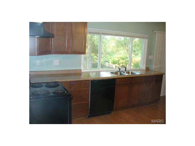 695 Woodrun Ct, Ballwin, MO 63021 photo 3
