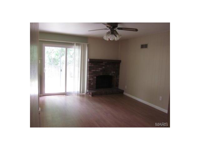 695 Woodrun Ct, Ballwin, MO 63021 photo 5