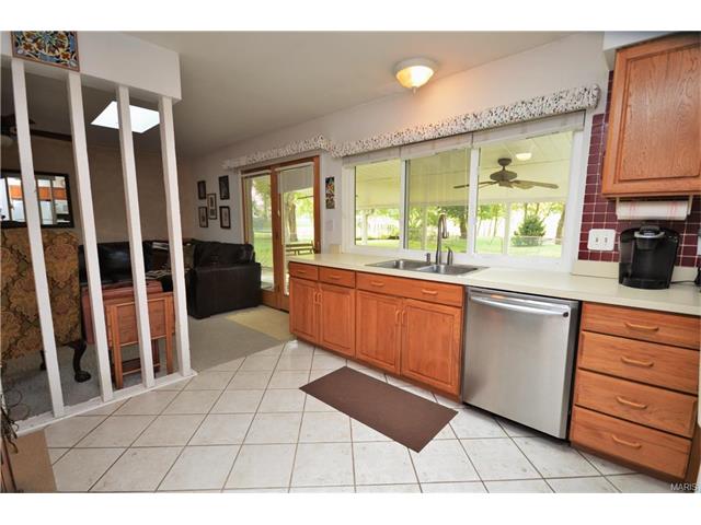 548 Blazedwood Dr, Ballwin, MO 63021 photo 13