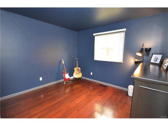 548 Blazedwood Dr, Ballwin, MO 63021 photo 17