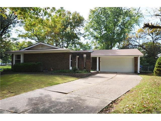 548 Blazedwood Dr, Ballwin, MO 63021 photo 2