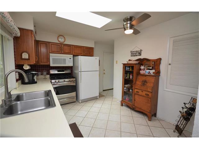 548 Blazedwood Dr, Ballwin, MO 63021 photo 12