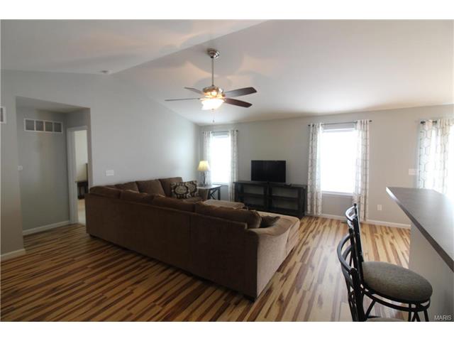 418 Wynchat Dr, O'fallon, MO 63366 photo 2