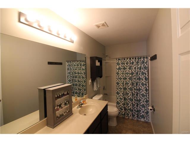 418 Wynchat Dr, O'fallon, MO 63366 photo 8